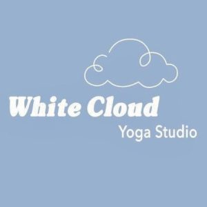 استودیو یوگا ابر سفید