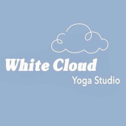 استودیو یوگا ابر سفید